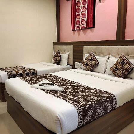 Hotel Golden Galaxy Mumbai Bagian luar foto