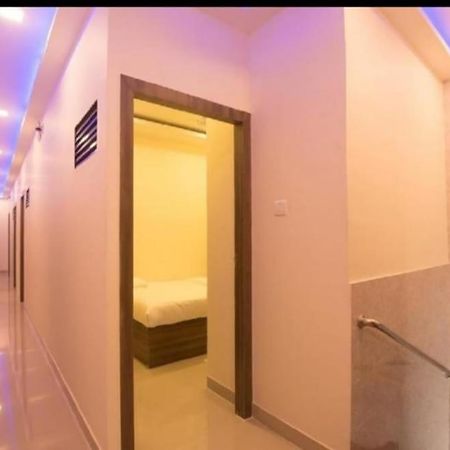 Hotel Golden Galaxy Mumbai Bagian luar foto