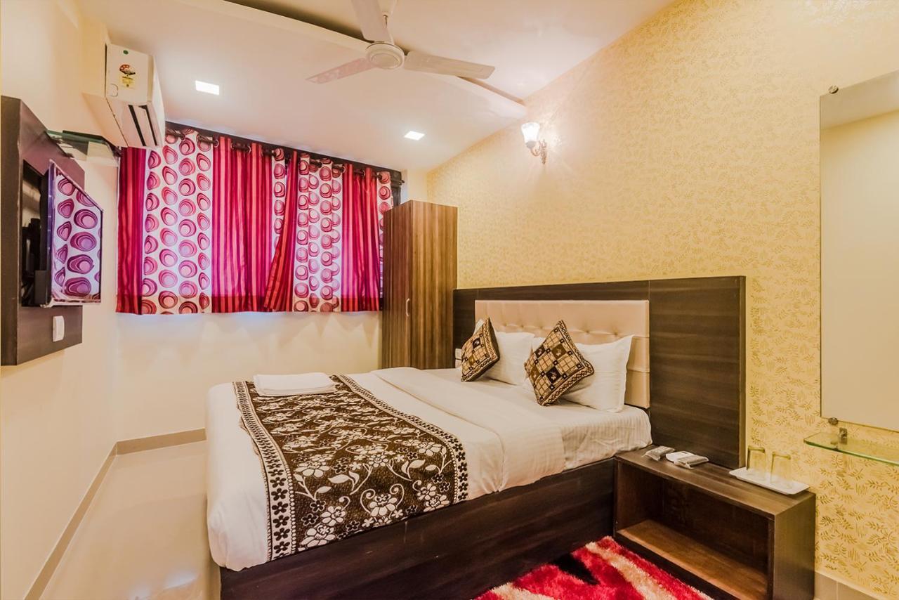 Hotel Golden Galaxy Mumbai Bagian luar foto