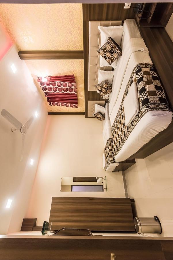 Hotel Golden Galaxy Mumbai Bagian luar foto