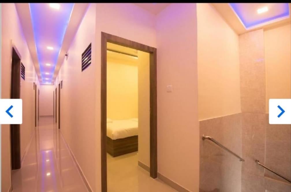 Hotel Golden Galaxy Mumbai Bagian luar foto