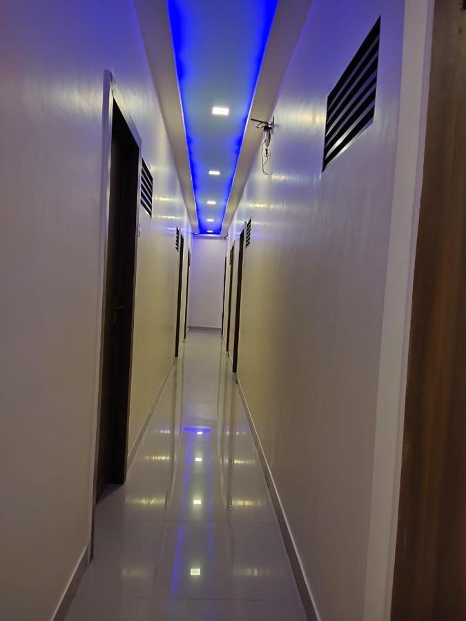 Hotel Golden Galaxy Mumbai Bagian luar foto