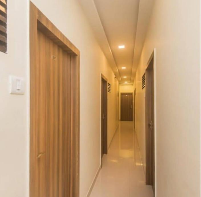 Hotel Golden Galaxy Mumbai Bagian luar foto