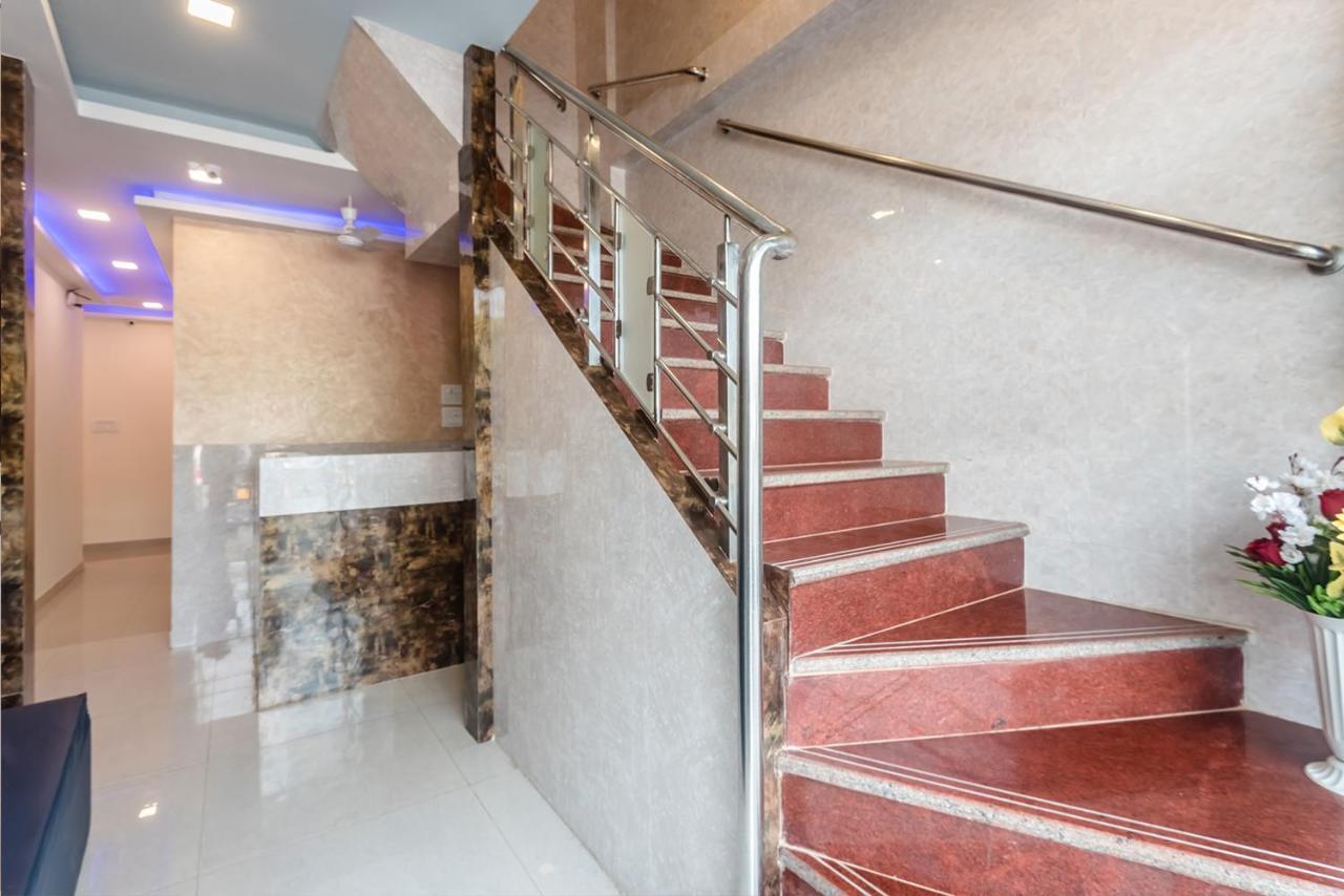 Hotel Golden Galaxy Mumbai Bagian luar foto